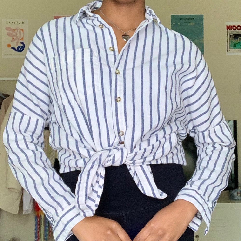 white and navy blue striped top